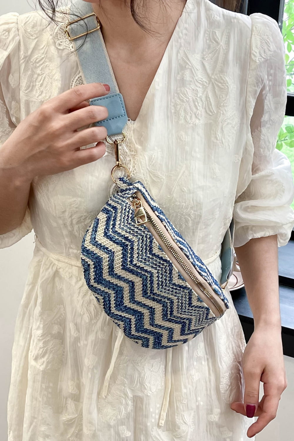 Straw clearance sling bag